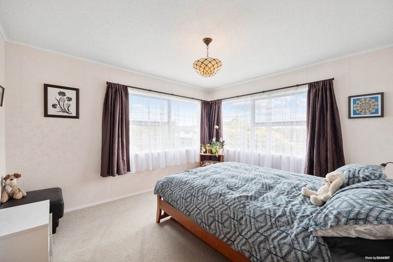 Photo of property in 16 Kurnell Drive, Botany Downs, Auckland, 2010