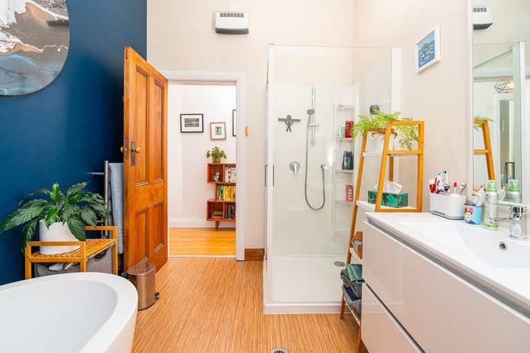 Photo of property in 187 Queens Drive, Lyall Bay, Wellington, 6022