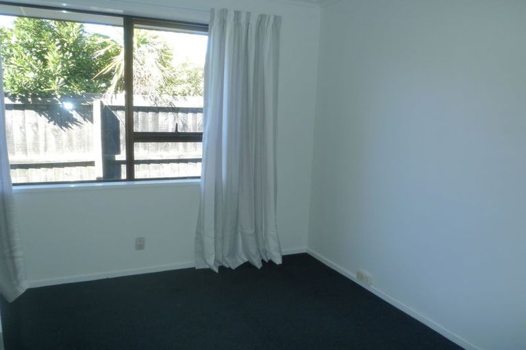 Photo of property in 243 Queenspark Drive, Parklands, Christchurch, 8083