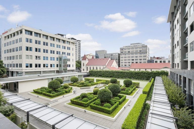 Photo of property in Sanctum Apartment, 10 Ebor Street, Te Aro, Wellington, 6011