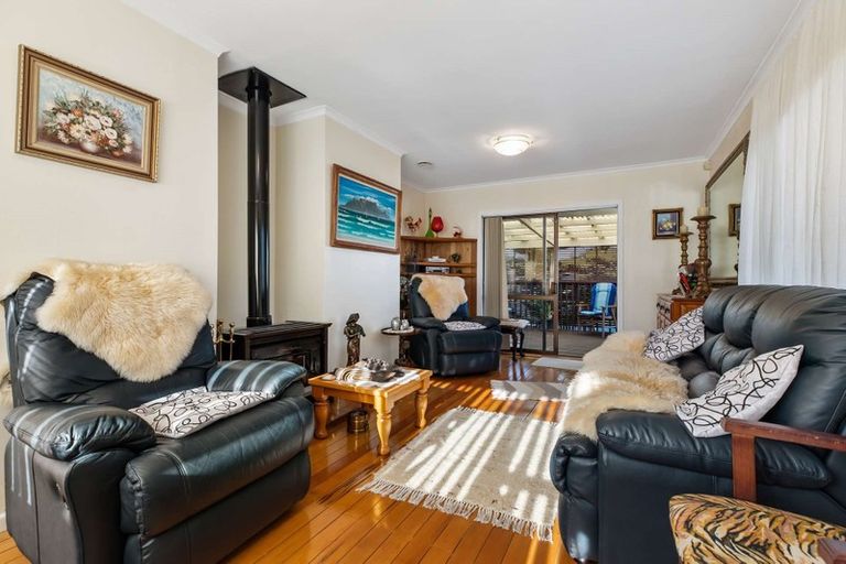 Photo of property in 1/81 Awaroa Road, Sunnyvale, Auckland, 0612