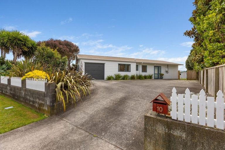 Photo of property in 10 Meade Place, Bell Block, New Plymouth, 4312