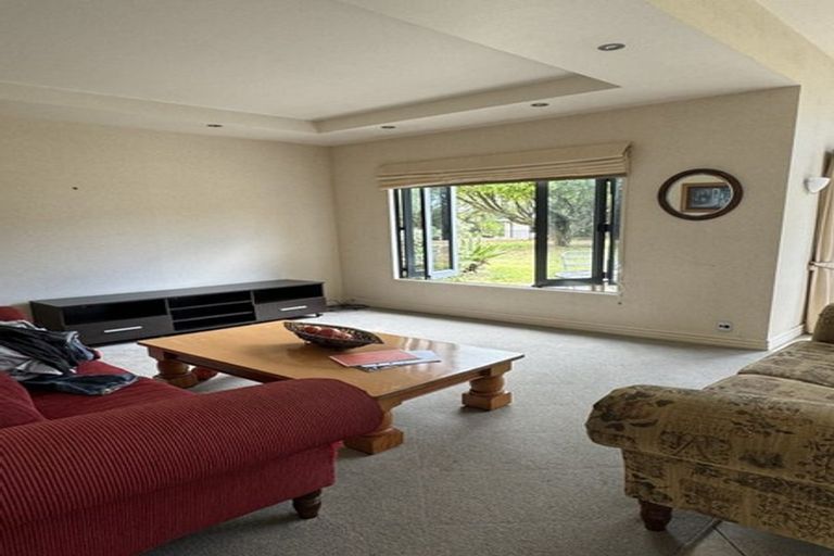 Photo of property in 115 Station Road, Kumeu, 0891