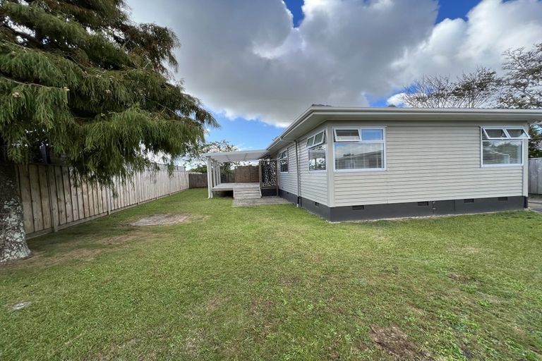 Photo of property in 7 Booralee Avenue, Botany Downs, Auckland, 2010
