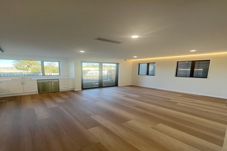 Photo of property in 9b Glamorgan Drive, Torbay, Auckland, 0630