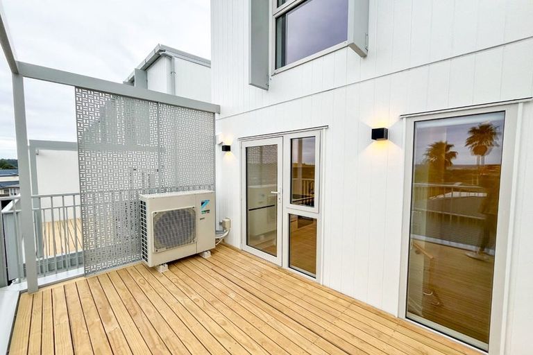 Photo of property in 14/9 Aeroview Drive, Beach Haven, Auckland, 0626