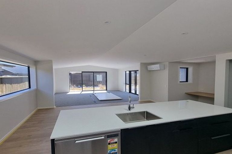 Photo of property in 34 Cheviot Street, Jacks Point, 9371