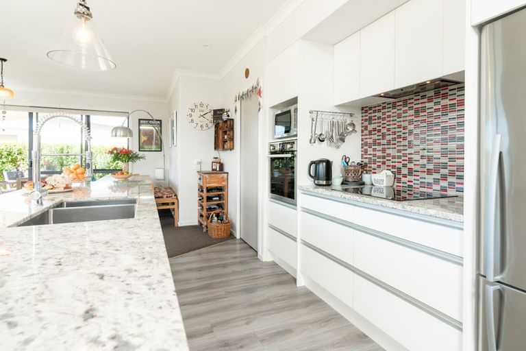 Photo of property in 18 Takahe Drive, Paraparaumu Beach, Paraparaumu, 5032