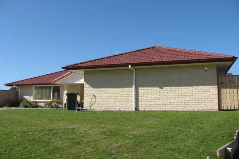 Photo of property in 15 Fytfield Place, Paraparaumu, 5032