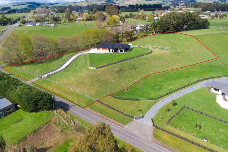 Photo of property in 34 Cowper Road, Dannevirke, 4930