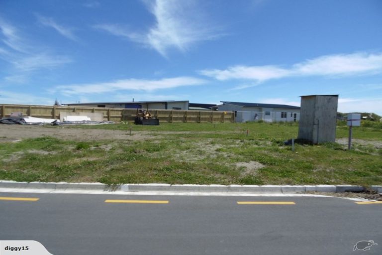 Photo of property in 12 Seagrass Place, Otaki Beach, Otaki, 5512