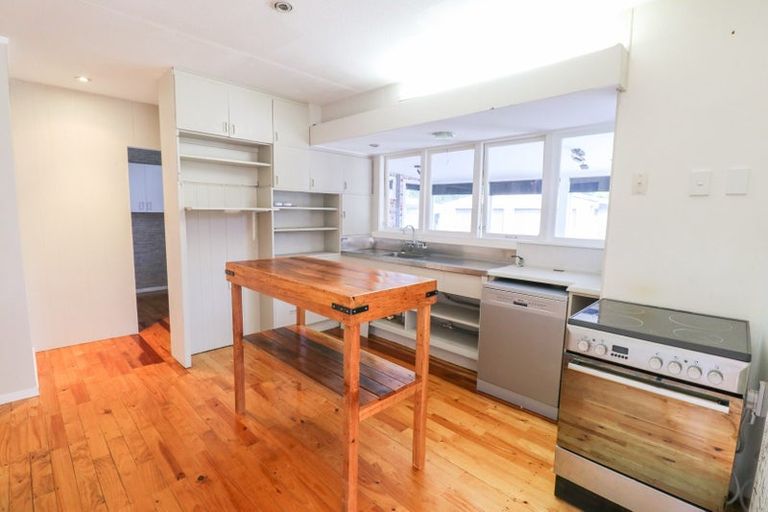 Photo of property in 143 Ruamahanga Crescent, Terrace End, Palmerston North, 4410