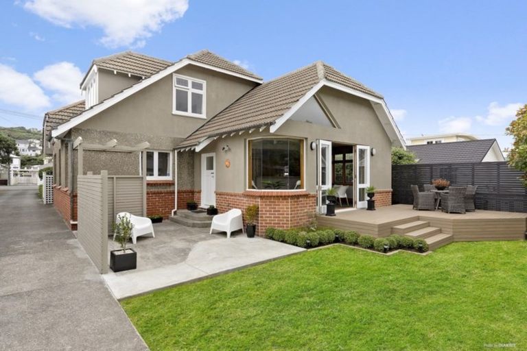 Photo of property in 242 The Parade, Island Bay, Wellington, 6023