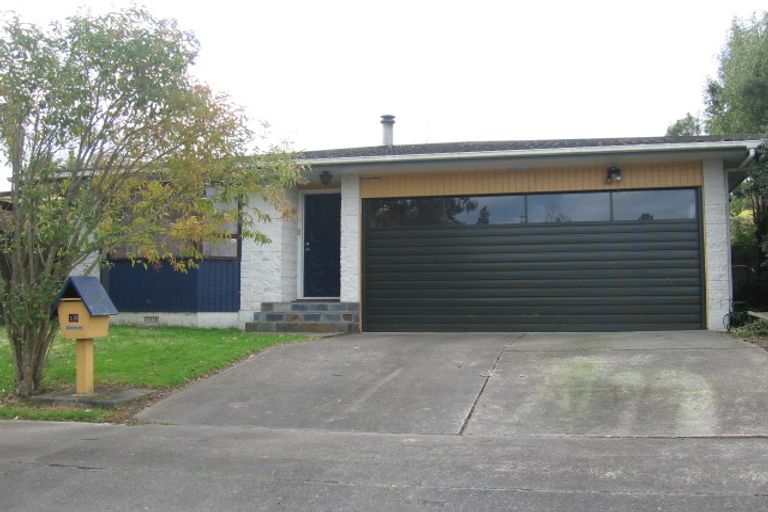Photo of property in 18 Heathcote Place, Fitzherbert, Palmerston North, 4410
