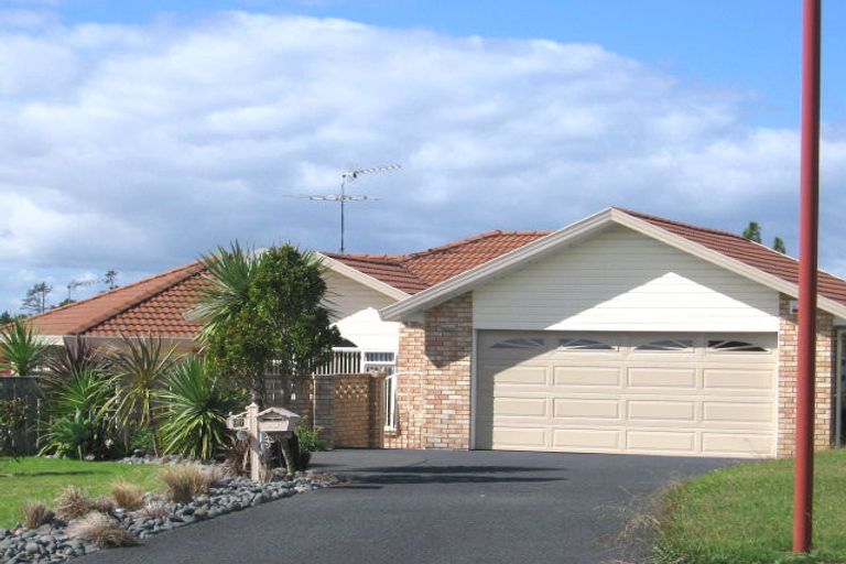 Photo of property in 87 Buscomb Avenue, Henderson, Auckland, 0610