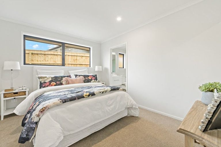 Photo of property in 10 Te Paahi Avenue, Waiuku, 2123