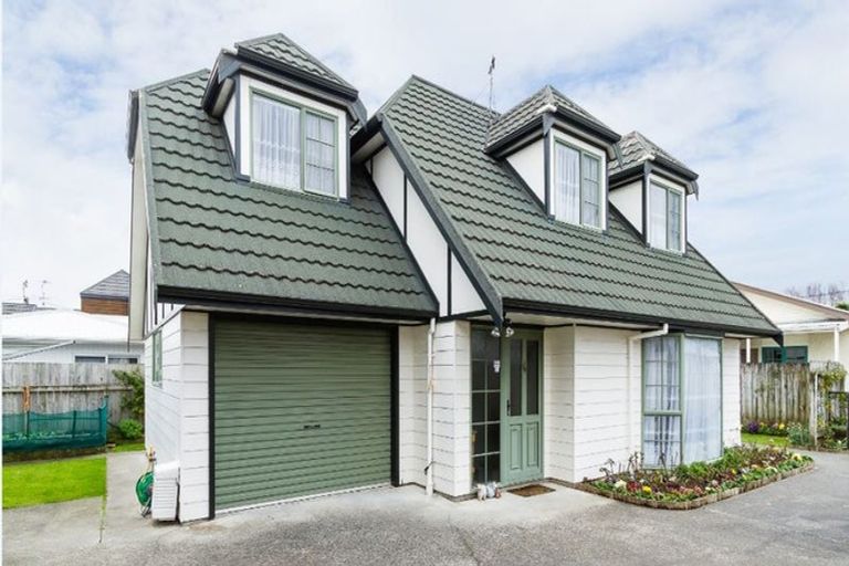 Photo of property in 2/76 Trafalgar Street, Waterloo, Lower Hutt, 5011