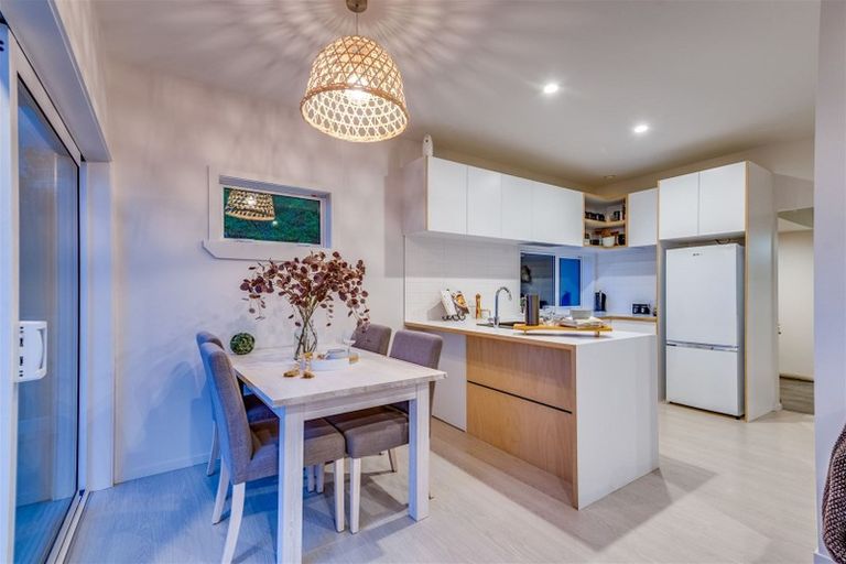 Photo of property in 1/182 Mount Pleasant Road, Mount Pleasant, Christchurch, 8081