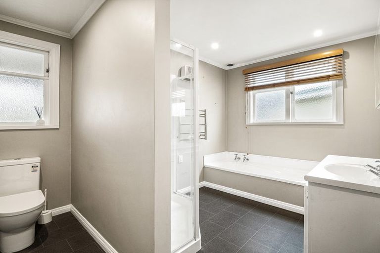 Photo of property in 44 Hargest Crescent, Saint Kilda, Dunedin, 9012