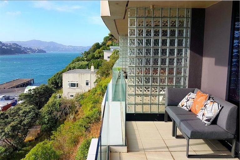 Photo of property in Shelley Bay Terraces, 3/61 Maupuia Road, Maupuia, Wellington, 6022