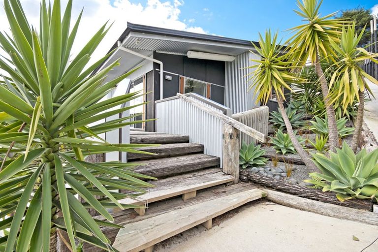 Photo of property in 11b Rangeview Road, Sunnyvale, Auckland, 0612