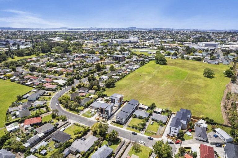 Photo of property in 1/68 Smythe Road, Henderson, Auckland, 0612