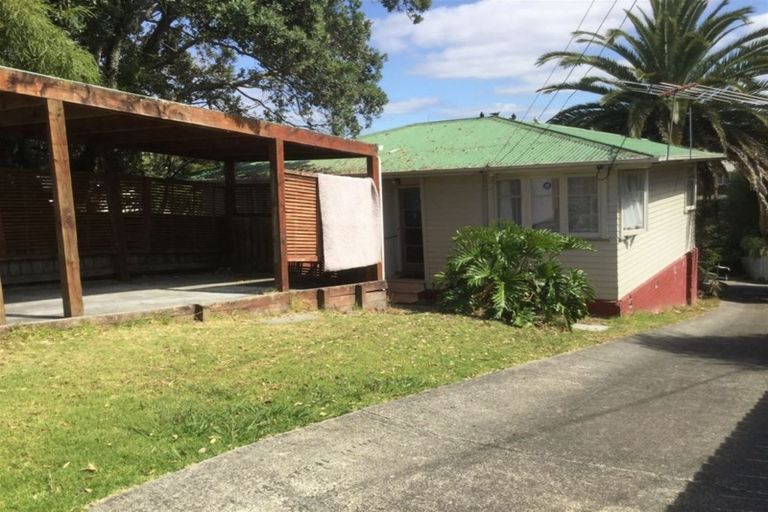 Photo of property in 35 Amberley Avenue, Te Atatu South, Auckland, 0610