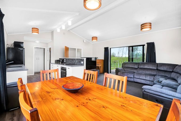 Photo of property in 10 Karaka Street, Inglewood, 4330