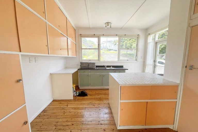 Photo of property in 31 Newhaven Terrace, Mairangi Bay, Auckland, 0630