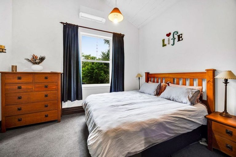 Photo of property in 150 Wirihana Road, Hawera, 4674