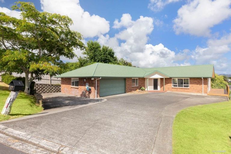 Photo of property in 17 Bella Villa Drive, Waiuku, 2123