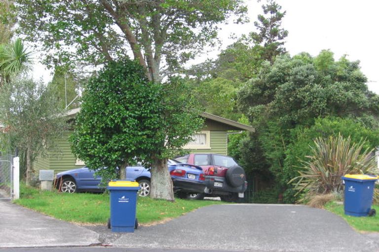 Photo of property in 10 Surat Place, Glen Eden, Auckland, 0602