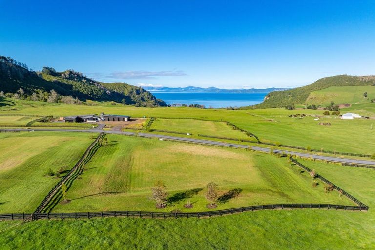 Photo of property in 1 Taumata Rise, Acacia Bay, 3385
