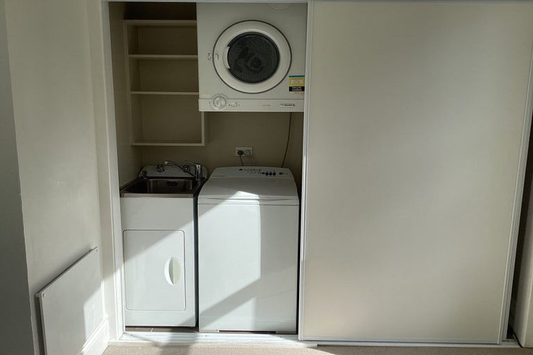 Photo of property in 10a Tinakori Road, Thorndon, Wellington, 6011