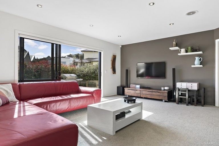 Photo of property in 22 Cresswell Place, Johnsonville, Wellington, 6037