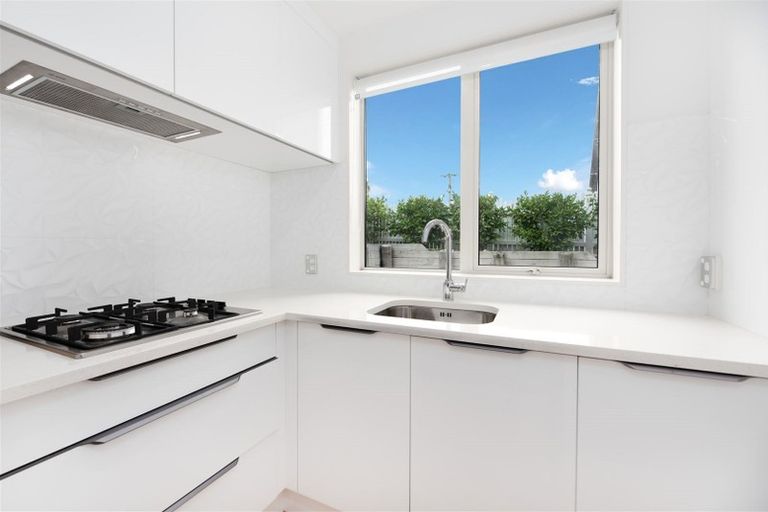 Photo of property in 1a Waitaki Street, Sunnyvale, Auckland, 0612