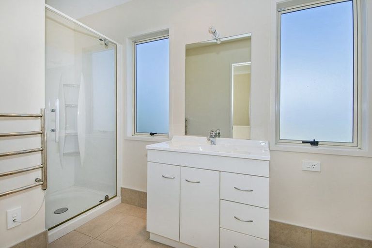 Photo of property in 16b Bermuda Place, One Tree Point, 0118