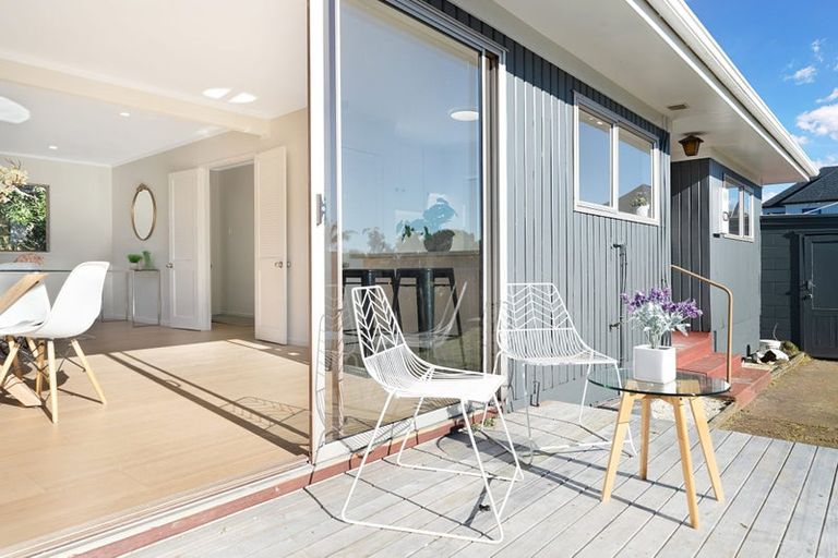 Photo of property in 3/1a Amberley Avenue, Te Atatu South, Auckland, 0610