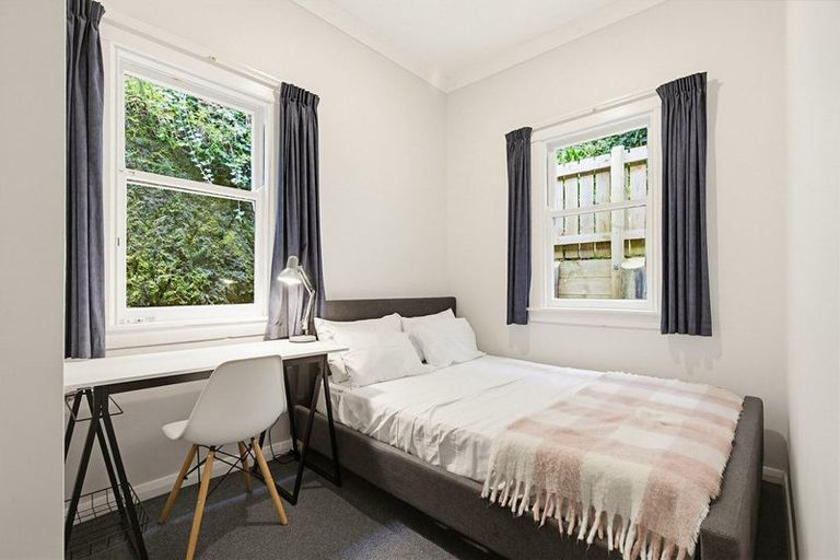 Photo of property in 5 Governor Road, Northland, Wellington, 6012