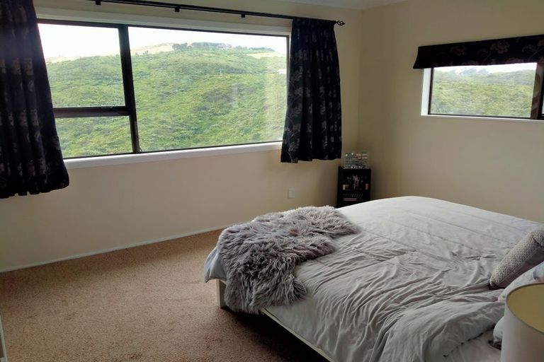 Photo of property in 35b Sunhaven Drive, Newlands, Wellington, 6037