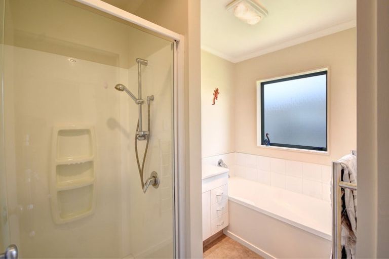 Photo of property in 8 Sandown Street, Waihola, Milton, 9073