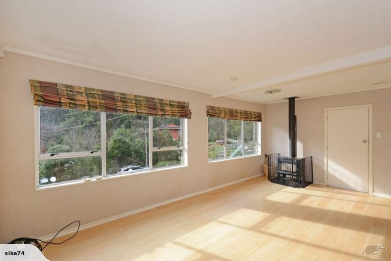 Photo of property in 76 Elmslie Road, Pinehaven, Upper Hutt, 5019