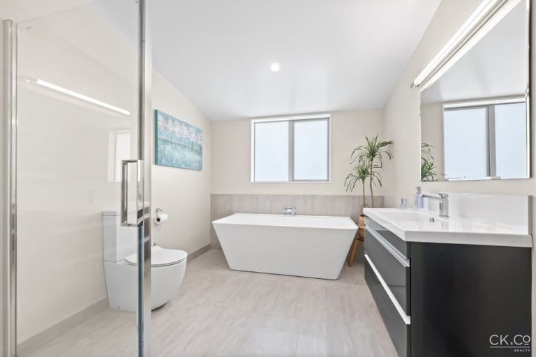 Photo of property in 8d Glen Iris Grove, Woburn, Lower Hutt, 5010