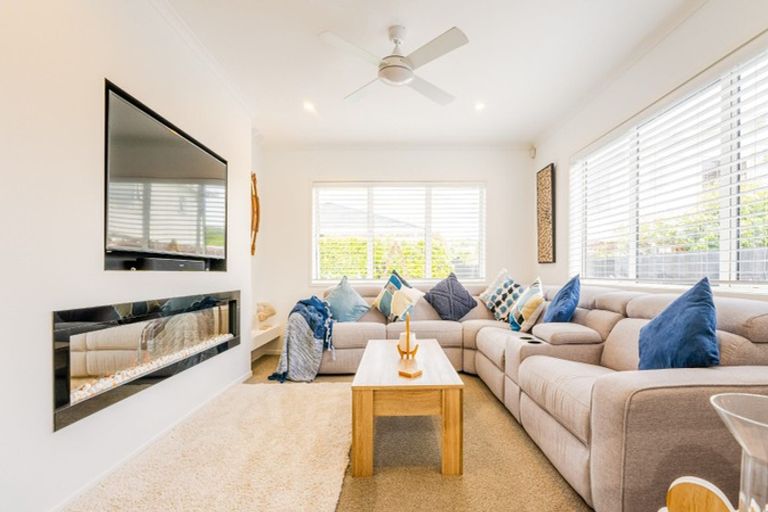Photo of property in 25 Elizabeth Street, Orewa, 0931