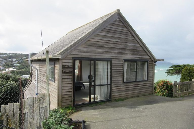 Photo of property in 52 Milne Terrace, Island Bay, Wellington, 6023