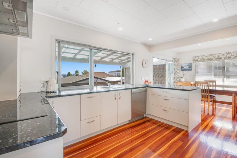 Photo of property in 9 Devonshire Road, Unsworth Heights, Auckland, 0632
