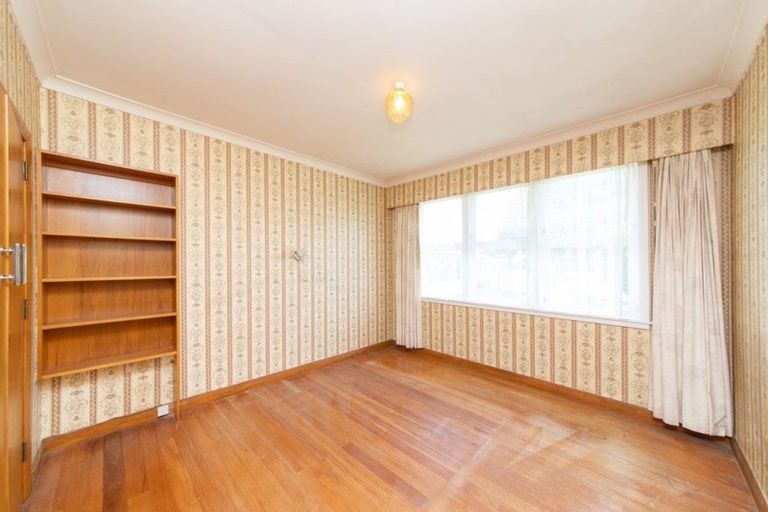 Photo of property in 2 York Place, Awapuni, Palmerston North, 4412