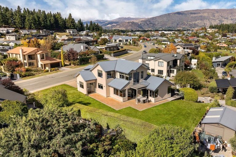 Photo of property in 74 Kings Drive, Wanaka, 9305