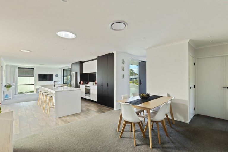 Photo of property in 10 Mackillop Way, Brooklands, New Plymouth, 4310