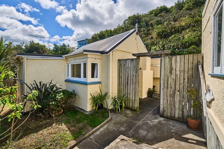 Photo of property in 4/48 Owhiro Bay Parade, Owhiro Bay, Wellington, 6023